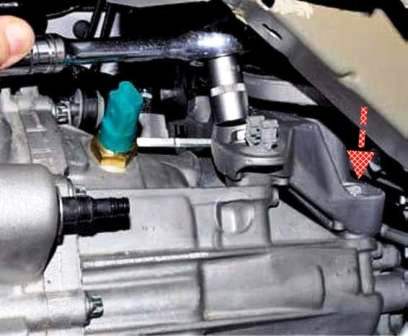 Desmontaje e instalación de transmisión manual Renault Duster