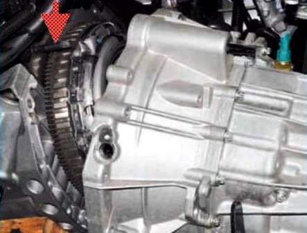 Removal and installation of Renault Duster manual transmission