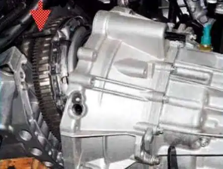 Desmontaje e instalación de transmisión manual Renault Duster
