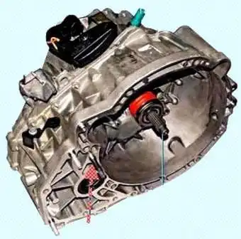 Desmontaje e instalación de transmisión manual Renault Duster