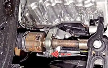 Снятие и ремонт приводов передних колес Renault Duster