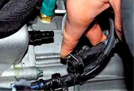 Replacement of hydraulic clutch parts Renault Duster