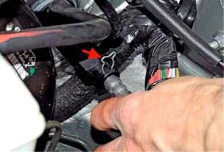 Replacement of hydraulic clutch parts Renault Duster