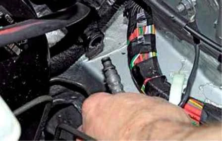Replacement of hydraulic clutch parts Renault Duster