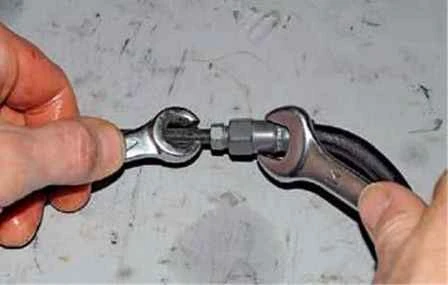 Replacement of hydraulic clutch parts Renault Duster