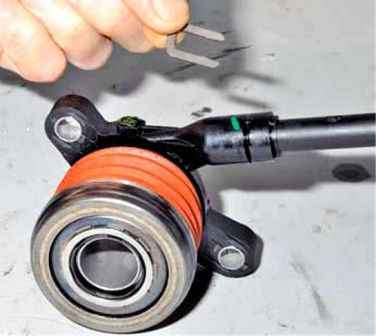 Replacement of hydraulic clutch parts Renault Duster