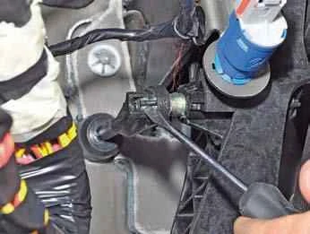 Replacement of hydraulic clutch parts Renault Duster
