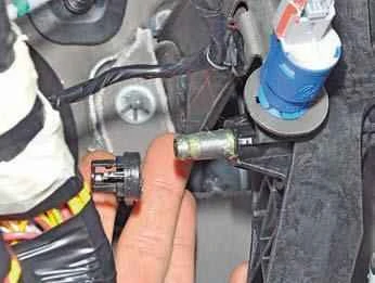 Replacement of hydraulic clutch parts Renault Duster