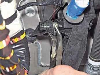 Replacement of hydraulic clutch parts Renault Duster