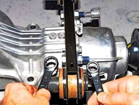 Removal and installation of rear gearbox Renault Duster