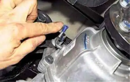 Removal and installation of rear gearbox Renault Duster