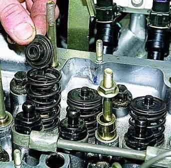 Disassembly of the VAZ-2123 cylinder head