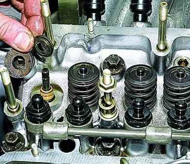 Disassembly of the VAZ-2123 cylinder head