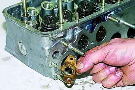 Disassembly of the VAZ-2123 cylinder head