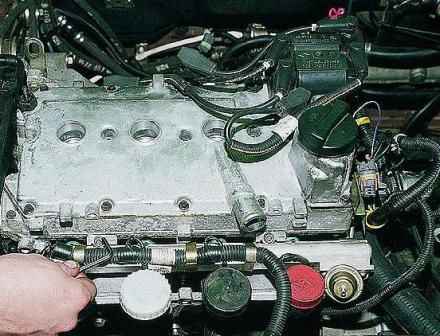 Как снять топливную рампу и регулятор двигателя ВАЗ-2112