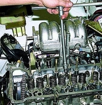 Снятие головки цилиндров двигателя ВАЗ-2123