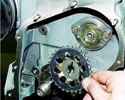 Removal and fault finding of timing drive parts of VAZ-2123 engine