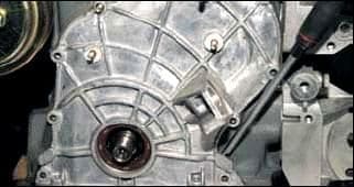 Extracción y detección de fallas de las piezas de transmisión de sincronización del motor VAZ-2123