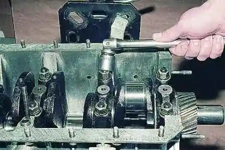 Cómo desmontar el motor ZMZ-402