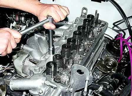 How to remove and install the ZMZ-402 cylinder head