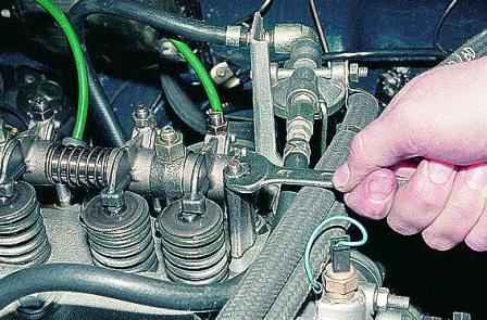 How to remove and install the ZMZ-402 cylinder head