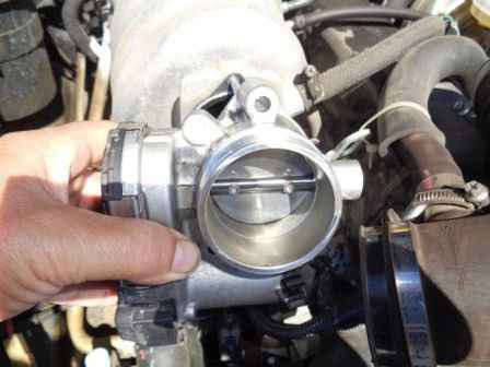 How to remove and install the throttle assembly with electric drive VAZ-2123