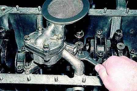 Repair and replacement of oil pump ZMZ-402