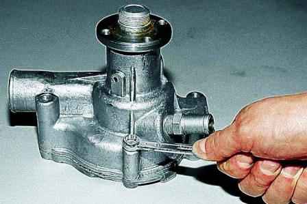 Repair of the ZMZ-402 coolant pump