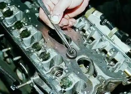 Disassembling and assembling the cylinder head of the VAZ-2112 engine