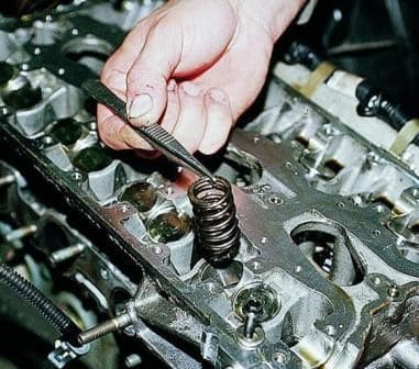 Disassembling and assembling the cylinder head of the VAZ-2112 engine