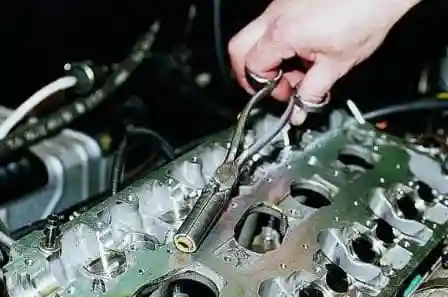 Disassembling and assembling the cylinder head of the VAZ-2112 engine