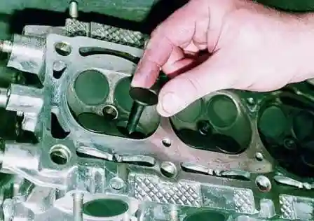 Disassembling and assembling the cylinder head of the VAZ-2112 engine