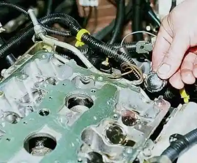 Disassembling and assembling the cylinder head of the VAZ-2112 engine