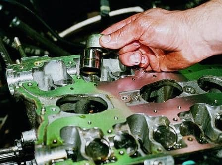 Disassembly and assembly of the cylinder head of the VAZ-2112 engine