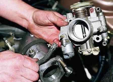 How to remove the receiver and intake manifold of the VAZ-2112 engine