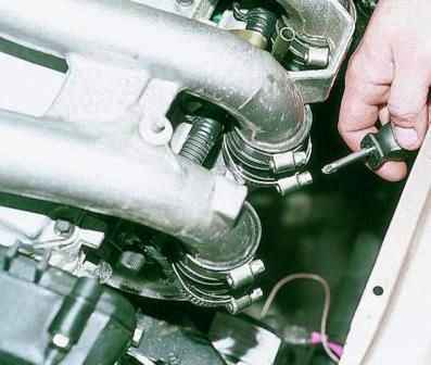 How to remove the receiver and intake manifold of the VAZ-2112 engine