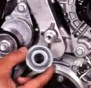 Заміна ременя генератора автомобіля Лада Ларгус двигун K4M