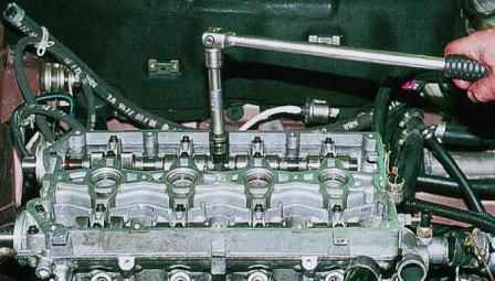 Removing and installing the cylinder head of the VAZ-2112 engine