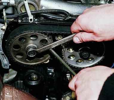 Removing and installing the cylinder head of the VAZ-2112 engine