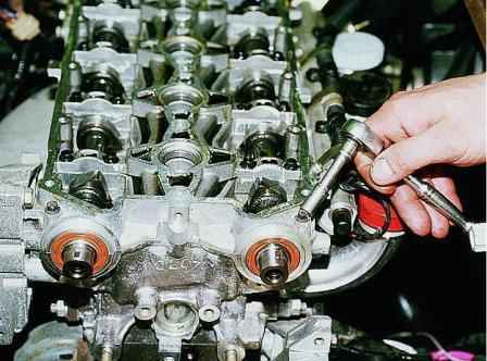 Removing and installing the cylinder head of the VAZ-2112 engine