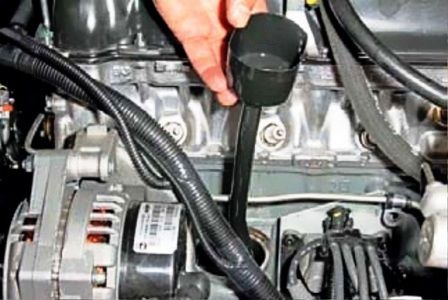 Прочищення системи вентиляції картера двигуна ВАЗ-2123