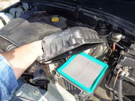 How to remove and install the air filter VAZ-2123