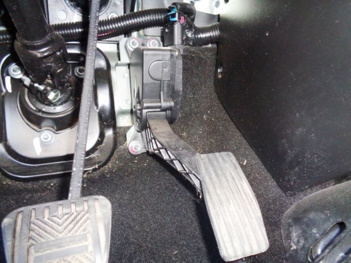 Features of an ECM with an electronic gas pedal VAZ-2123