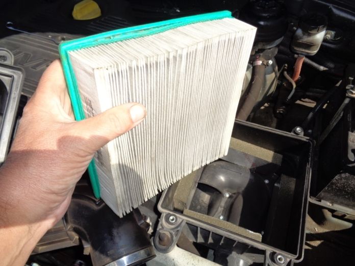 How to remove and install the VAZ-2123 air filter