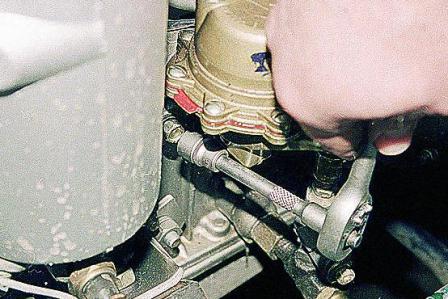 Как снять и отремонтировать топливный насос ЗМЗ-402
