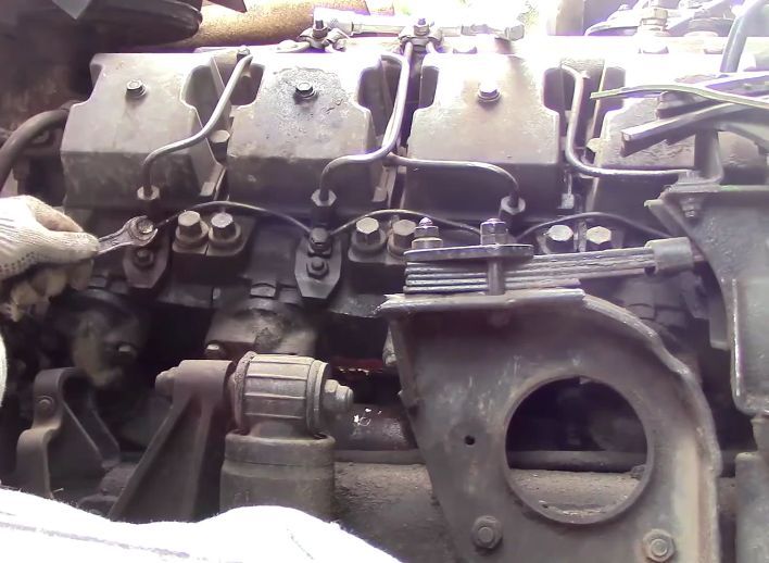 Cómo reemplazar las juntas de culata en un Kamaz 740 diesel