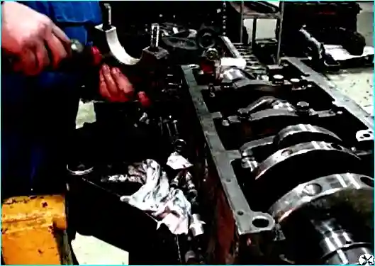 Assembling the KAMAZ engine