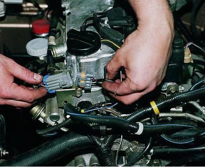Як зняти паливну рампу та регулятор двигуна ВАЗ-2112