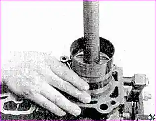 Установка поршня в блок цилиндров