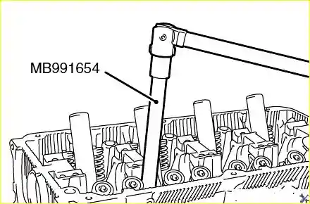 Откручивание болтов крепления головки цилиндров